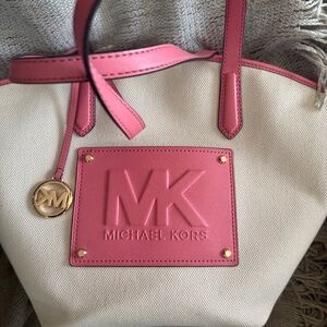 MK tote